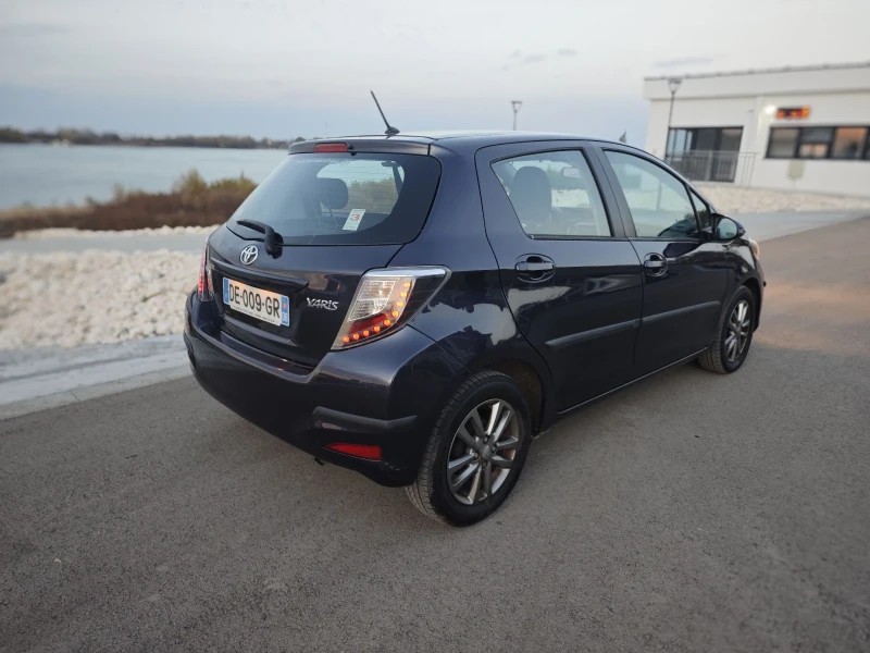 Toyota Yaris 1.0, снимка 3 - Автомобили и джипове - 48043134