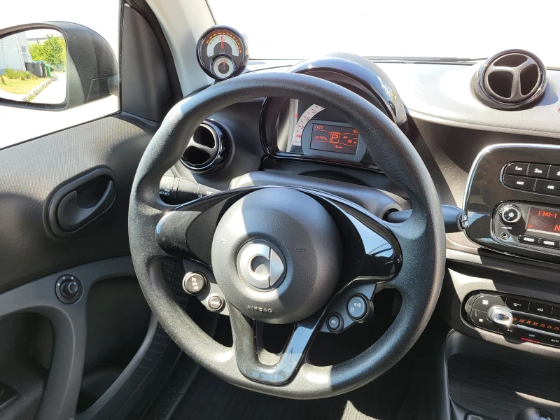 Smart Fortwo EQ , снимка 17 - Автомобили и джипове - 50818663
