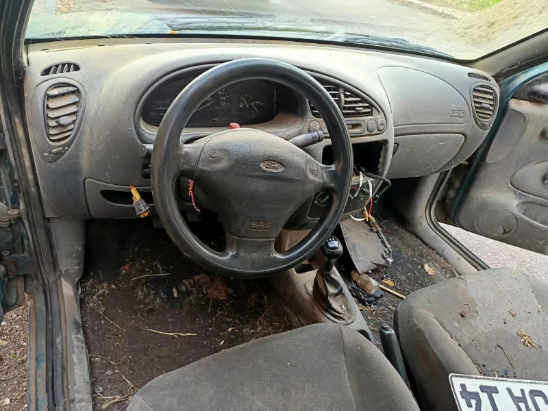 Ford Fiesta 1.3 benzin, снимка 4 - Автомобили и джипове - 52718656