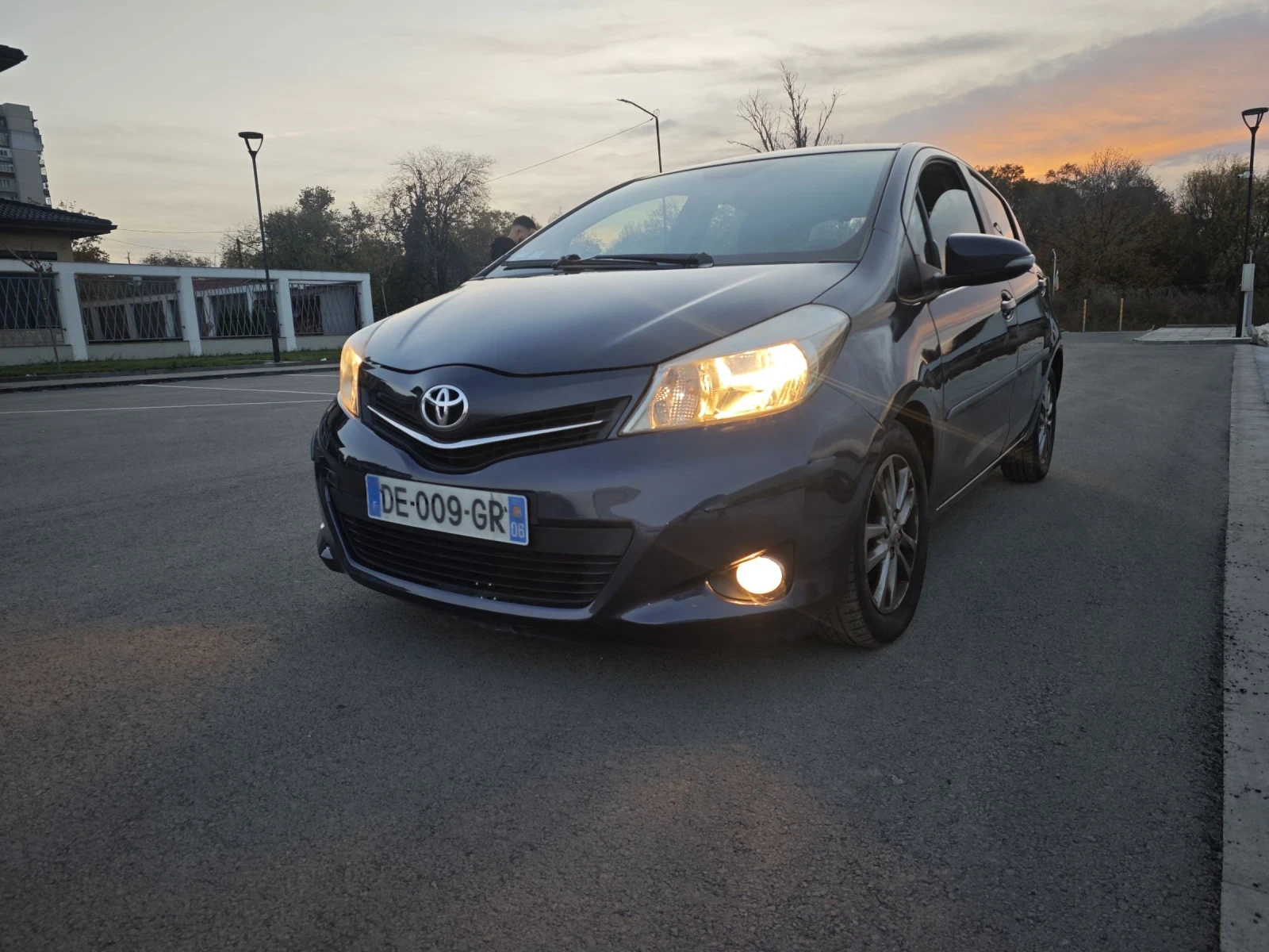 Toyota Yaris 1.0 - изображение 5