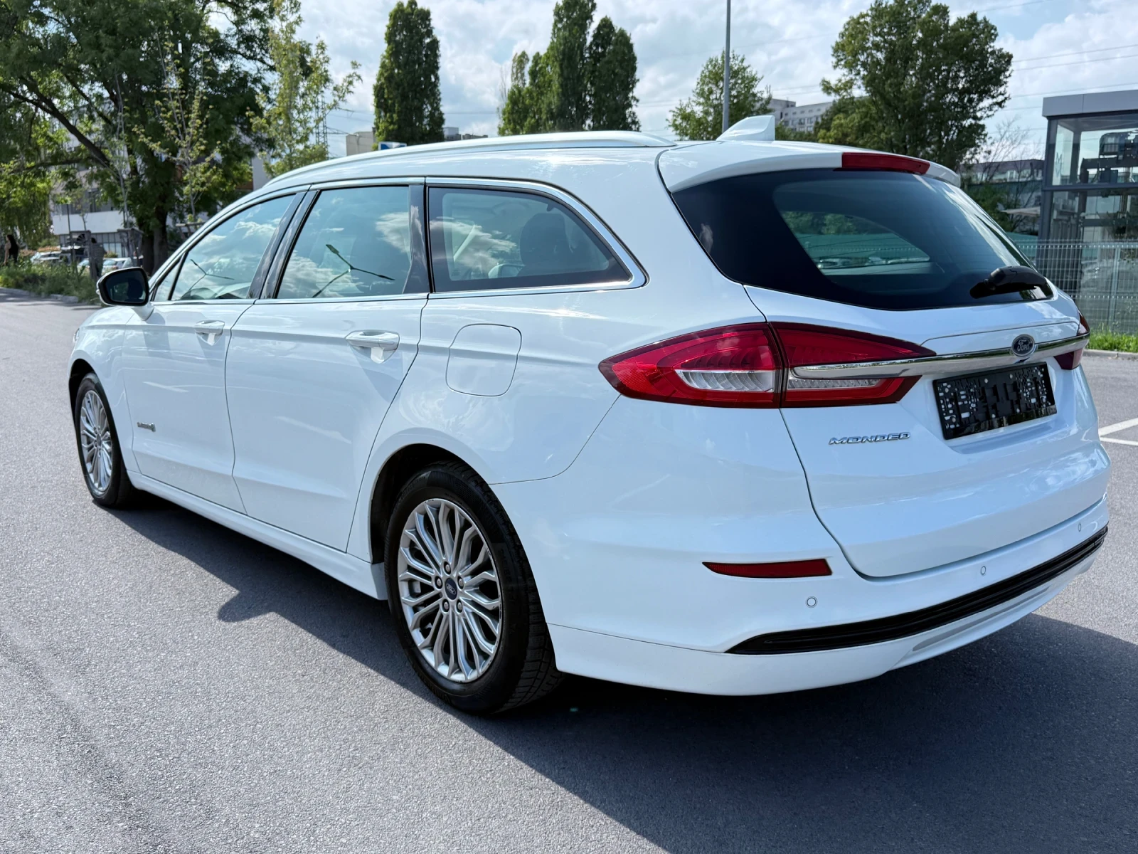 Ford Mondeo /2.0HYBRID/PODGREV/NAVI/CARPLAY/KEYLESS/ - изображение 6