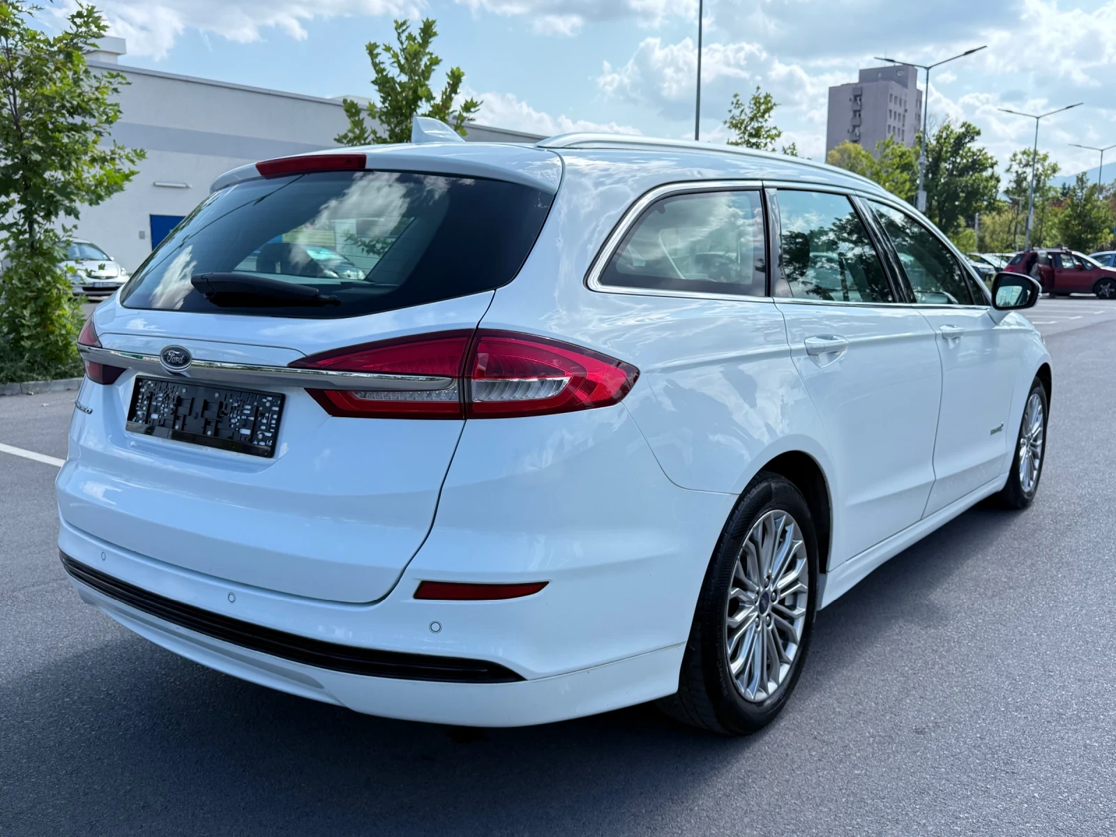 Ford Mondeo /2.0HYBRID/PODGREV/NAVI/CARPLAY/KEYLESS/ - изображение 8