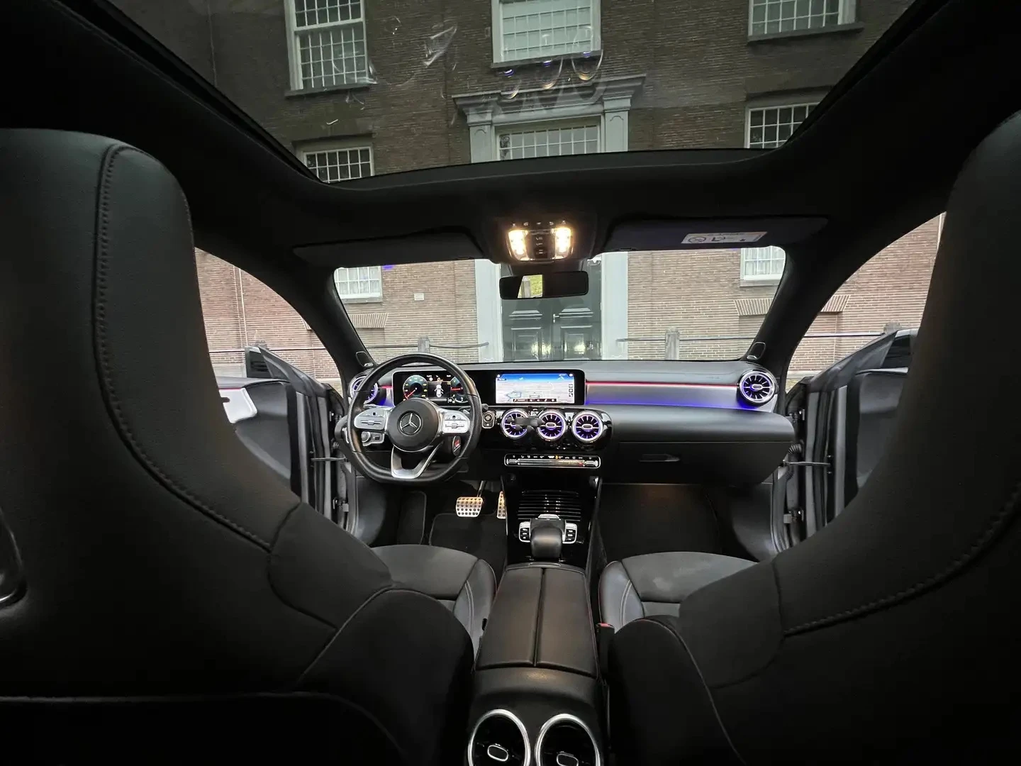 Mercedes-Benz CLA 180d Coupe AMG Line  - изображение 10