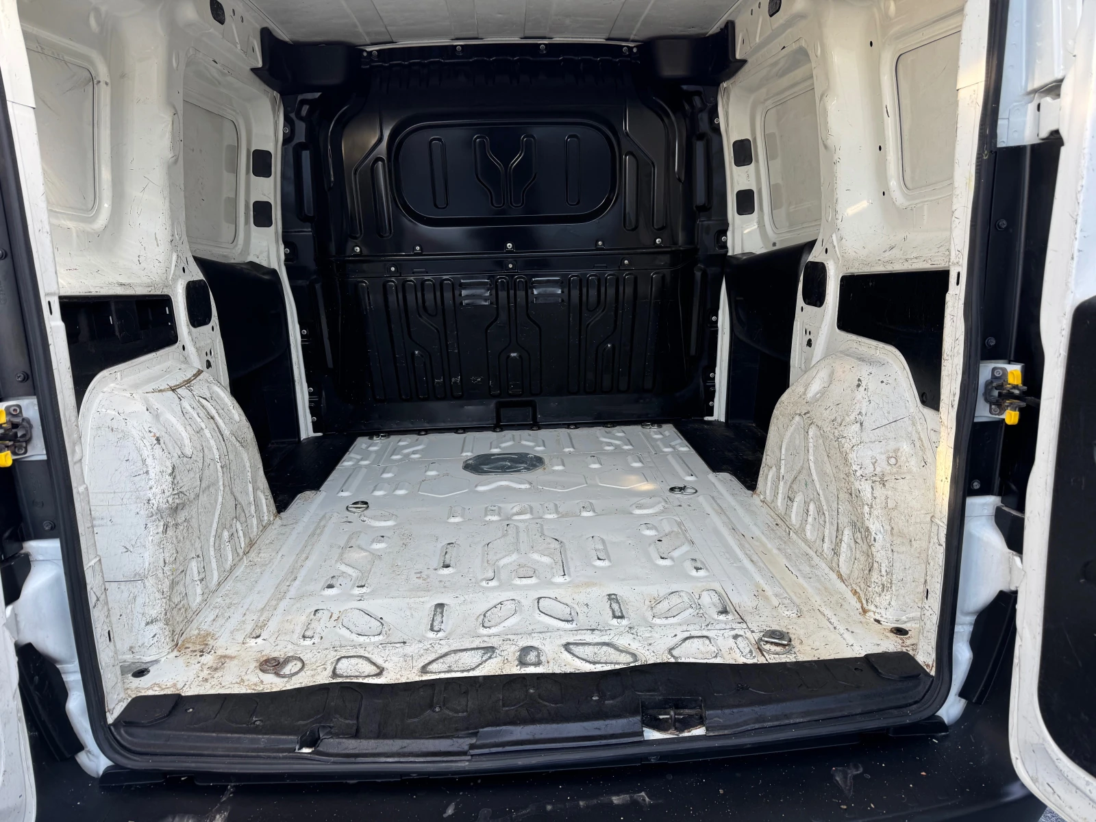 Fiat Doblo 1.6 Mjet, снимка 12 - Автомобили и джипове - 53801321