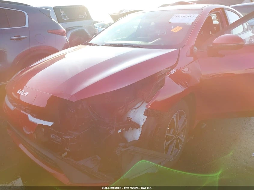 Kia Forte 2.0L I-4 DOHC, VVT, 147HP Front Wheel Drive, снимка 6 - Автомобили и джипове - 53877629