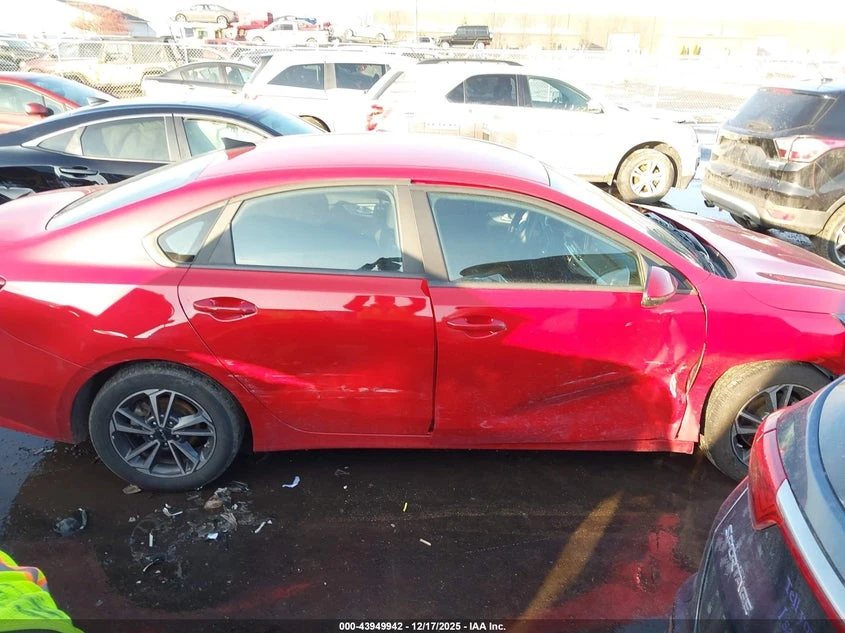 Kia Forte 2.0L I-4 DOHC, VVT, 147HP Front Wheel Drive, снимка 13 - Автомобили и джипове - 53877629