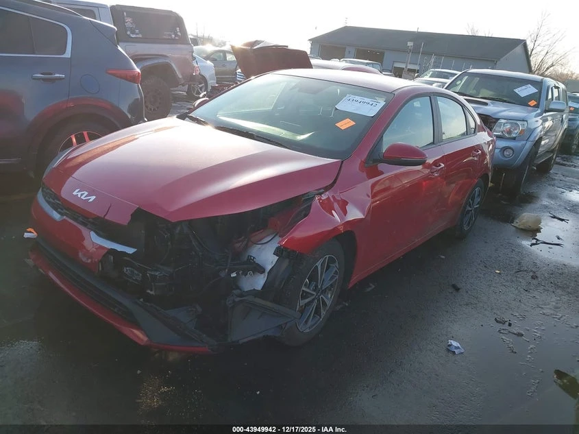 Kia Forte 2.0L I-4 DOHC, VVT, 147HP Front Wheel Drive, снимка 2 - Автомобили и джипове - 53877629