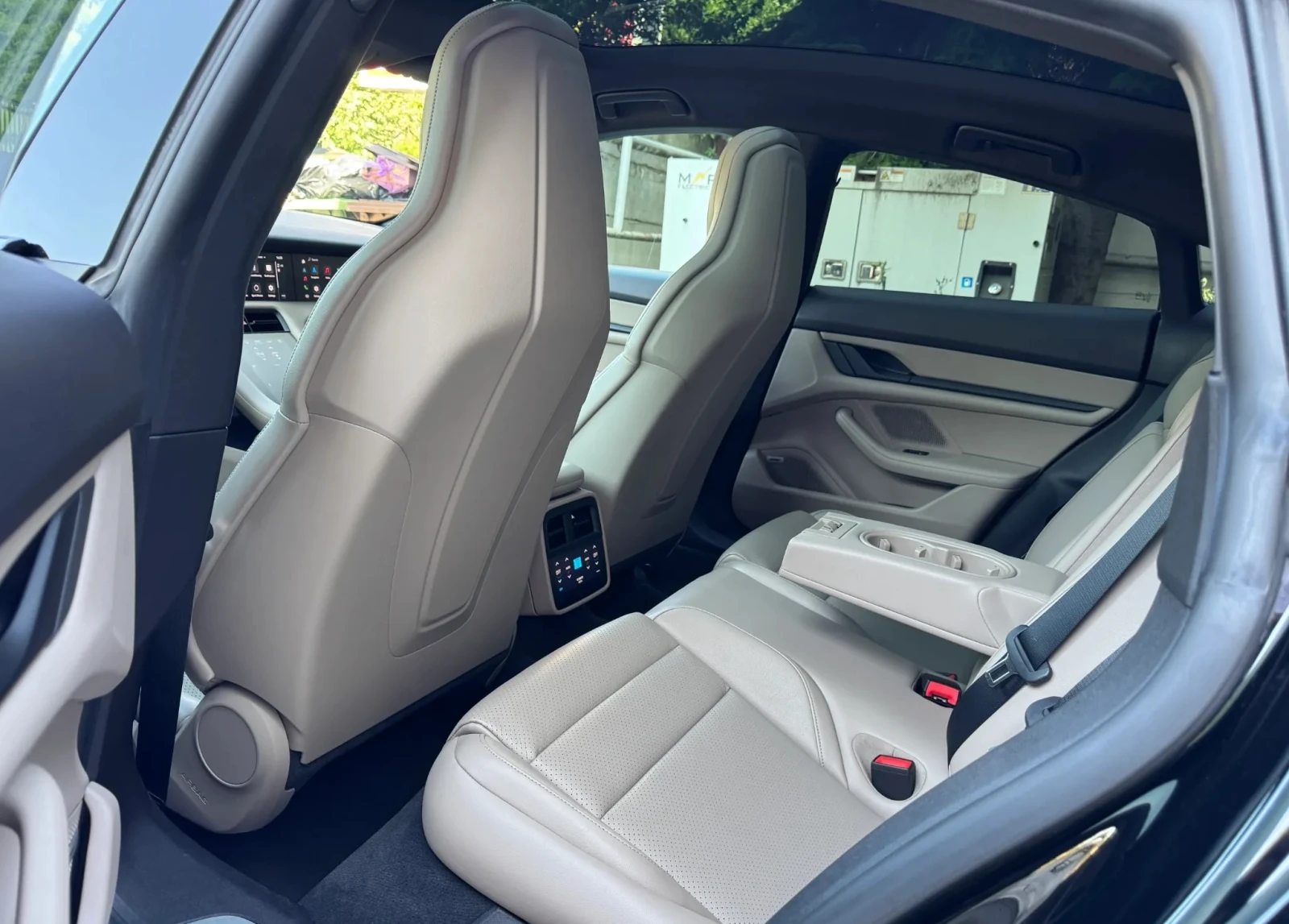 Porsche Taycan 4S, снимка 8 - Автомобили и джипове - 54771758