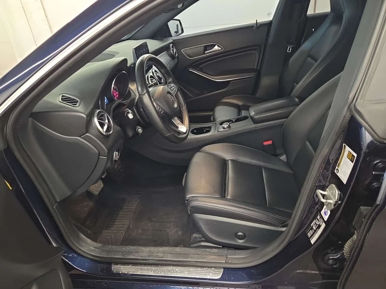 Mercedes-Benz CLA * 250 * АВТОКРЕДИТ БЕЗ ПЪРВОНАЧАЛНА ВНОСКА* , снимка 5 - Автомобили и джипове - 55276836