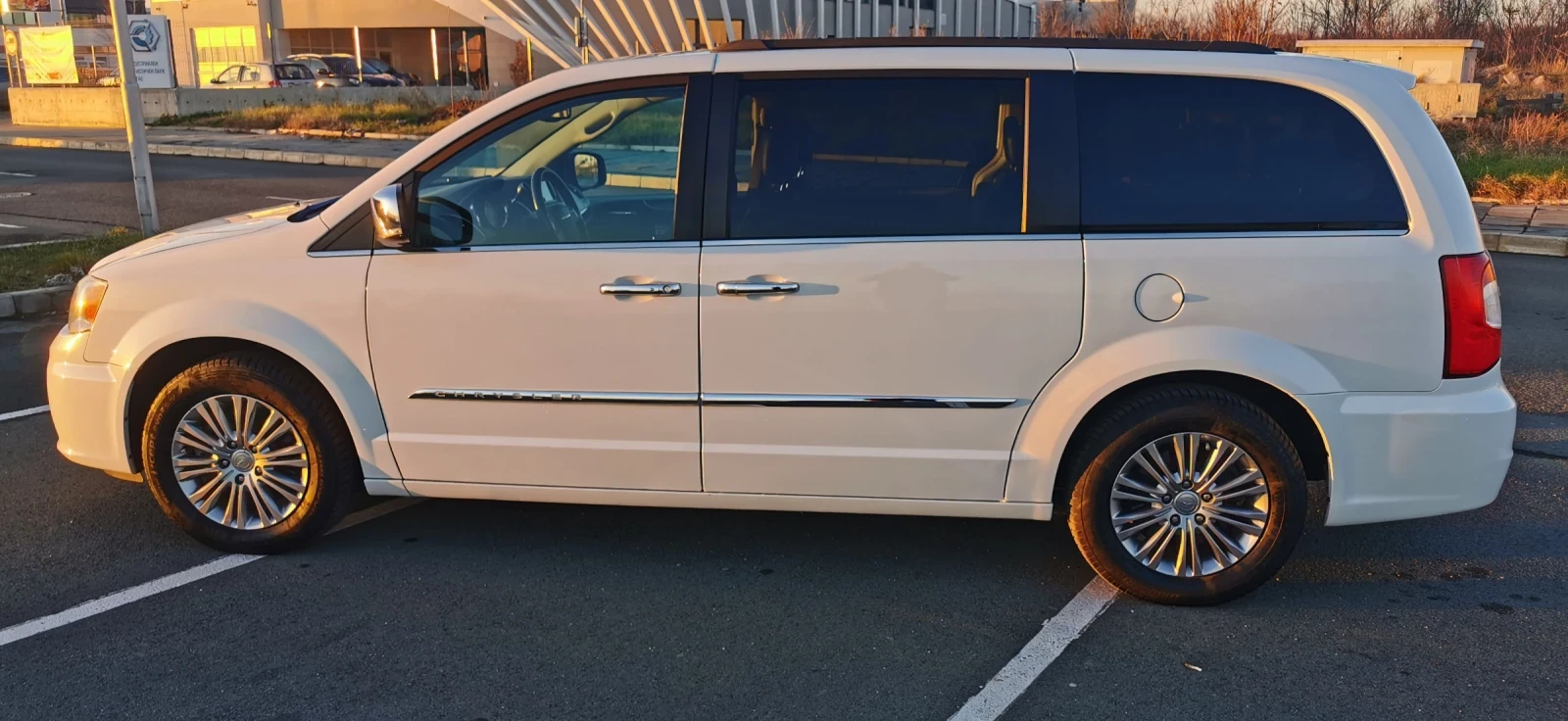 Chrysler Town and Country 3, 6 ново АГУ, снимка 4 - Автомобили и джипове - 56018119