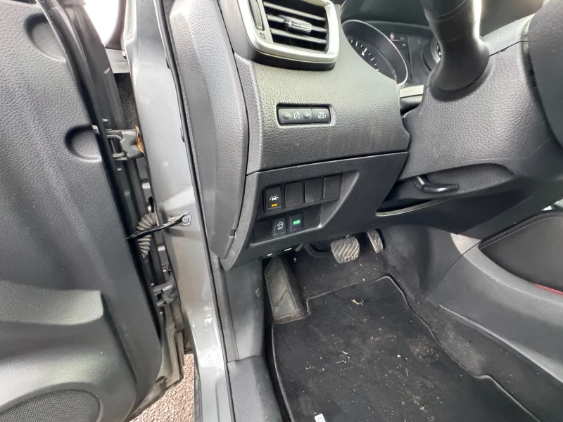 Nissan Qashqai 1.5 DCI, снимка 16 - Автомобили и джипове - 53126386