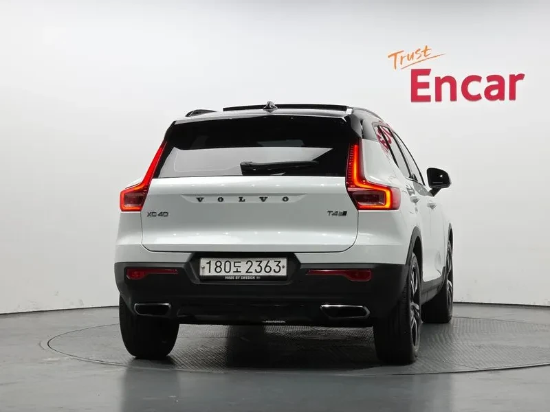 Volvo XC40 T4 R-DESIGN, снимка 4 - Автомобили и джипове - 55562370