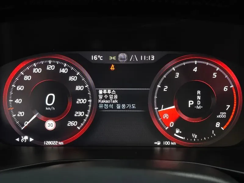 Volvo XC40 T4 R-DESIGN, снимка 8 - Автомобили и джипове - 55562370