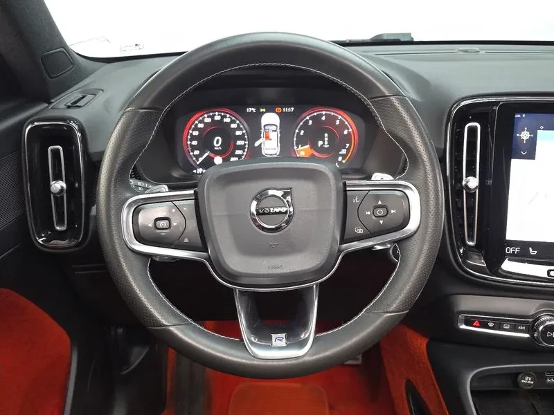 Volvo XC40 T4 R-DESIGN, снимка 13 - Автомобили и джипове - 55562370