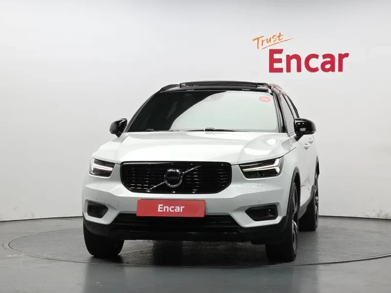 Volvo XC40 T4 R-DESIGN, снимка 3 - Автомобили и джипове - 55562370