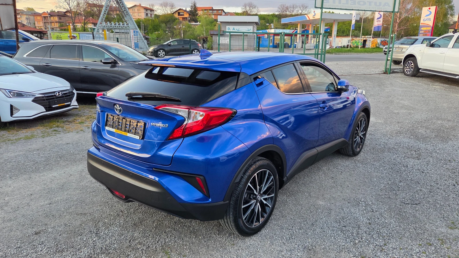 Toyota C-HR 1.8h Hybrid - изображение 3