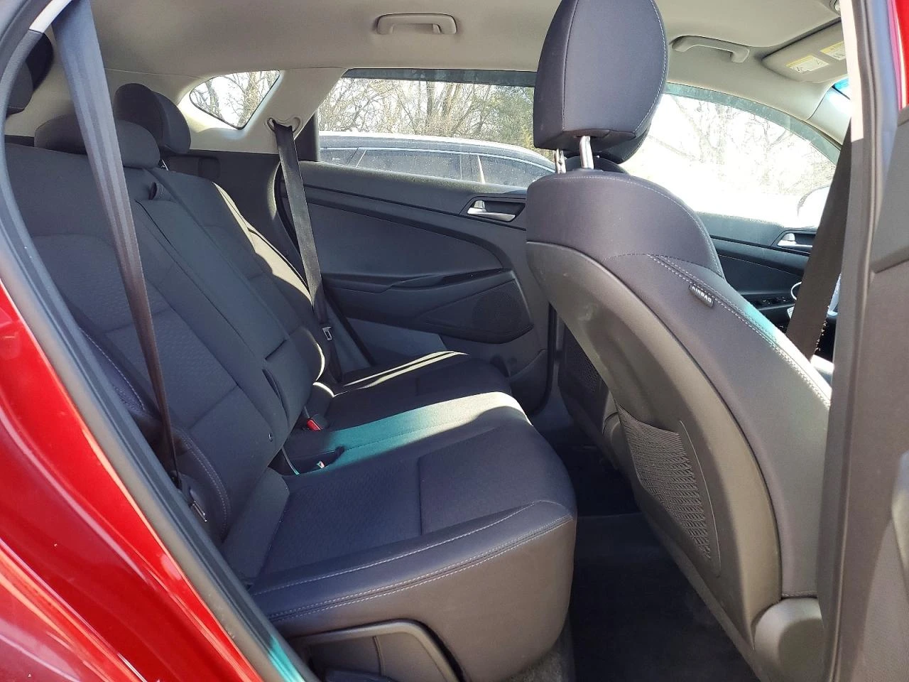 Hyundai Tucson 2.0l Se, снимка 11 - Автомобили и джипове - 53857744