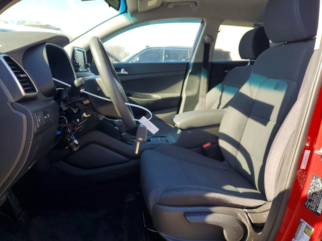 Hyundai Tucson 2.0l Se, снимка 7 - Автомобили и джипове - 53857744