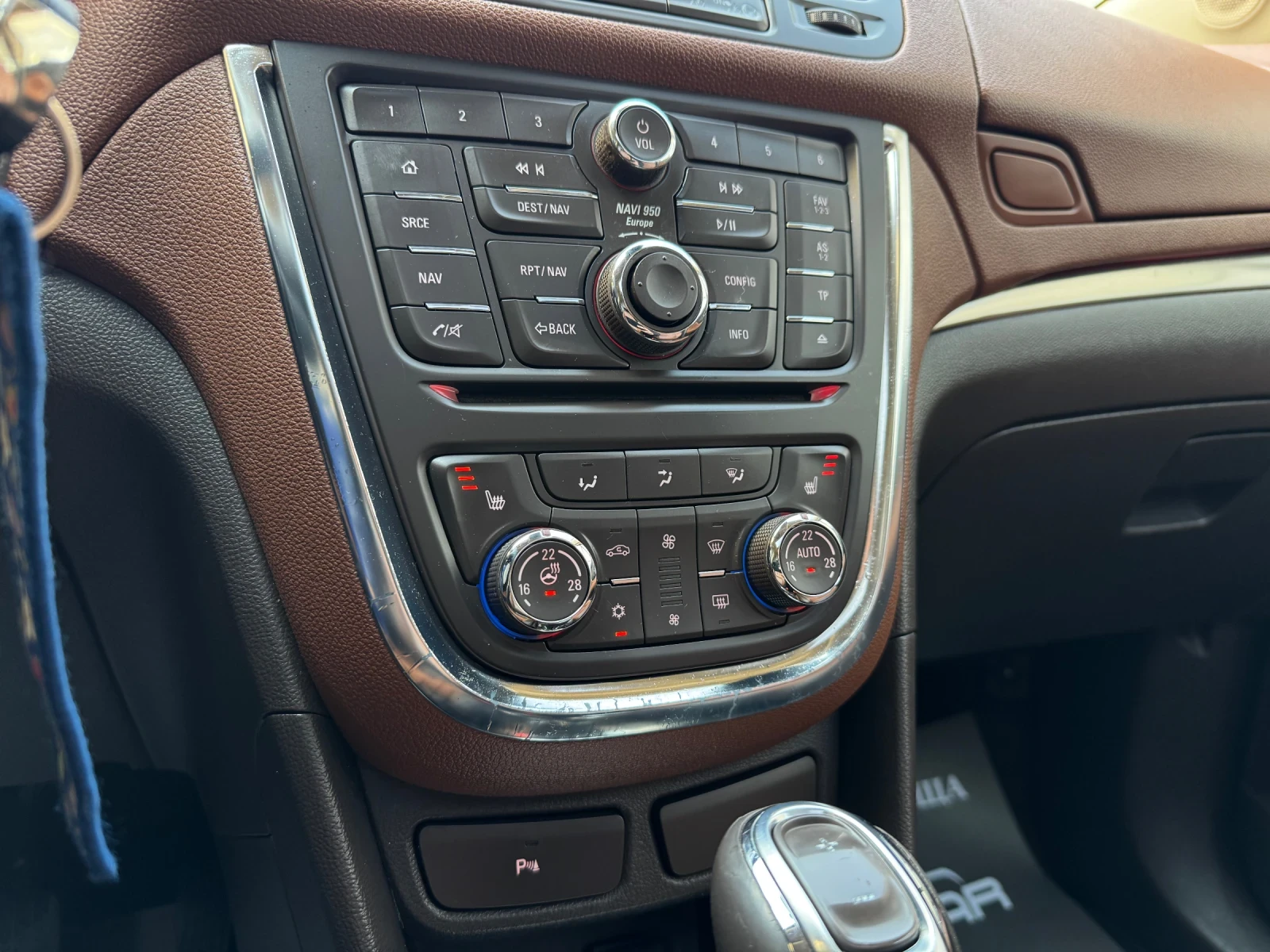 Opel Mokka 1.6DCDTI-XENON-NAVI-CAMERA-ПОДГРЕВИ-КОЖА-ШИБЕДАХ, снимка 13 - Автомобили и джипове - 53876499