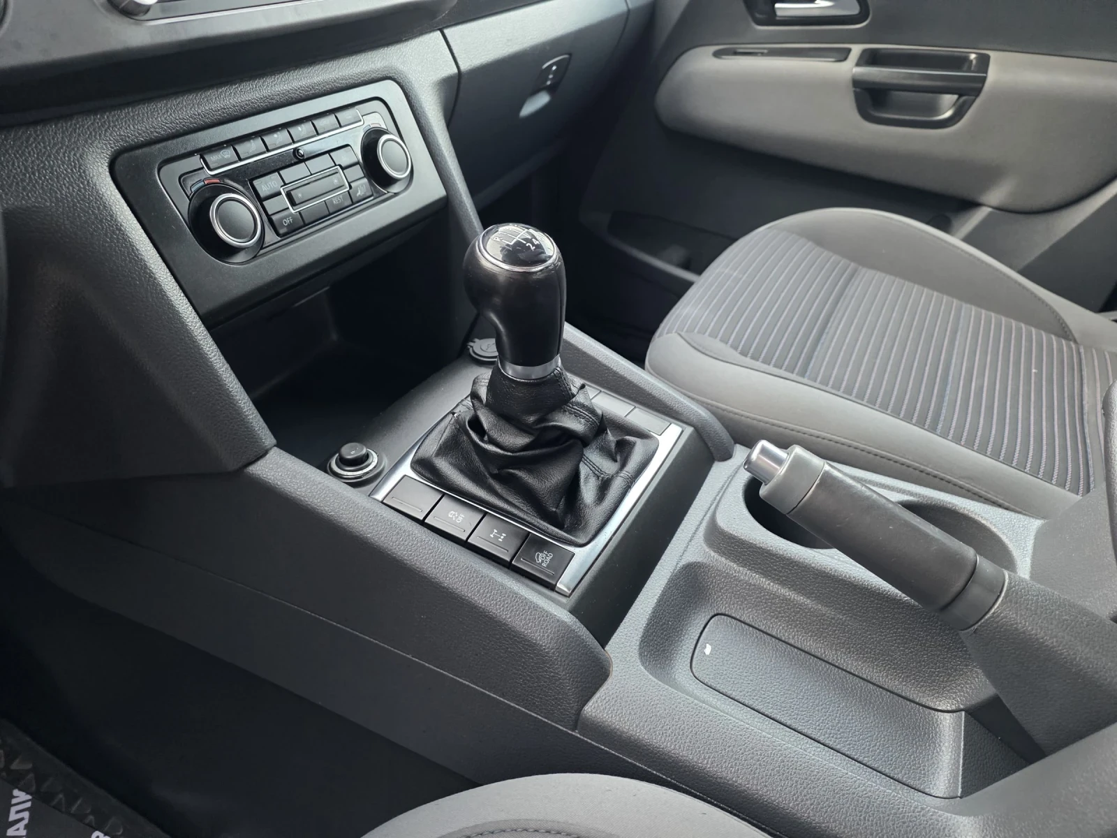 VW Amarok 4x4, снимка 17 - Автомобили и джипове - 53896619