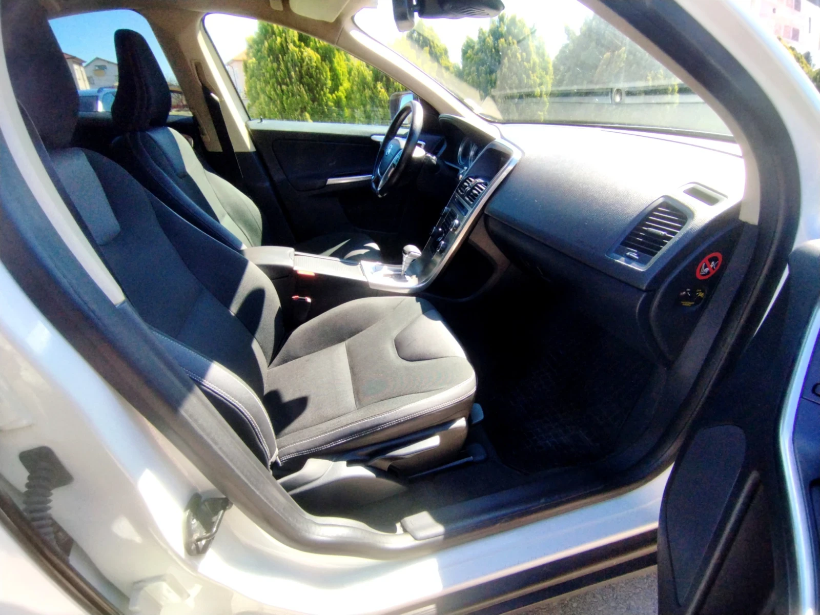 Volvo XC60 2.4 D/4x4/automat , снимка 10 - Автомобили и джипове - 54637648