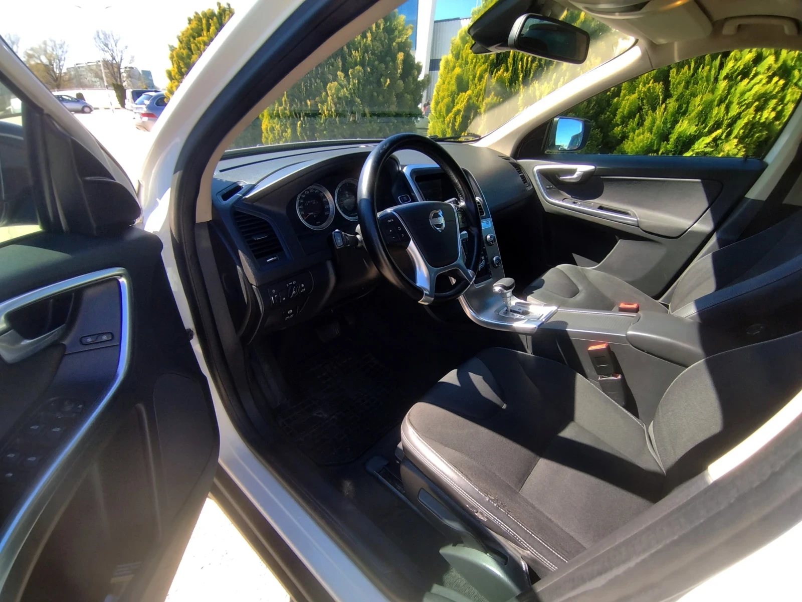 Volvo XC60 2.4 D/4x4/automat , снимка 15 - Автомобили и джипове - 54637648