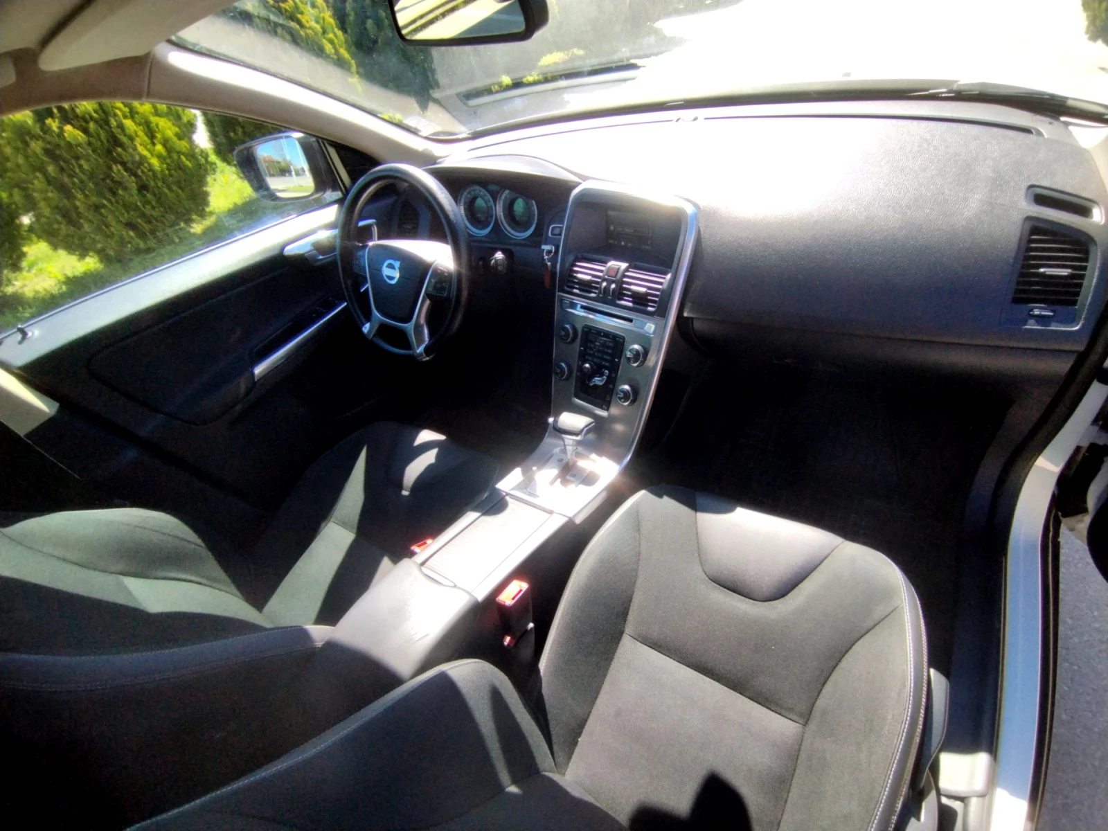 Volvo XC60 2.4 D/4x4/automat , снимка 9 - Автомобили и джипове - 54637648
