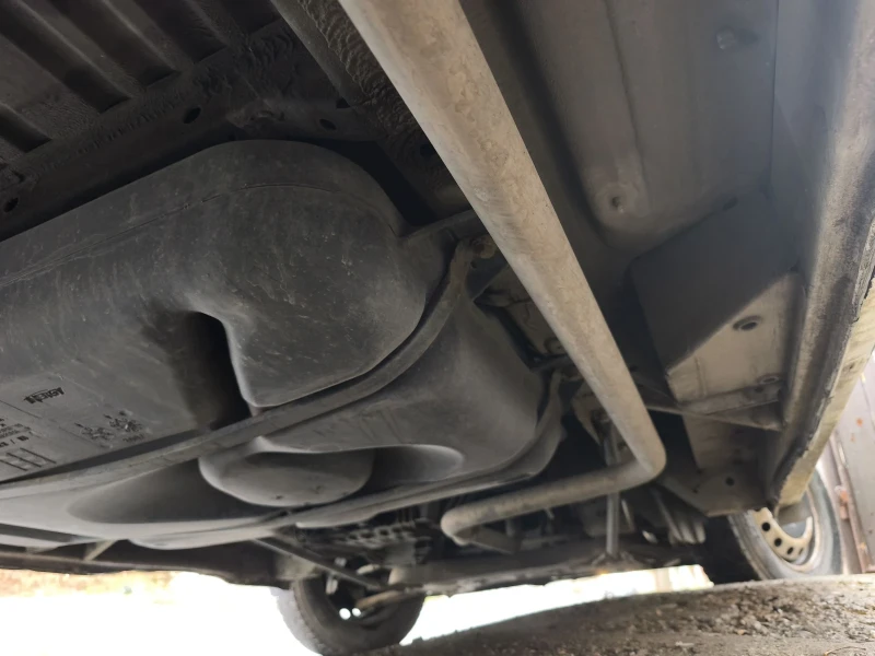 Opel Vivaro Товарен, снимка 10 - Бусове и автобуси - 53405858