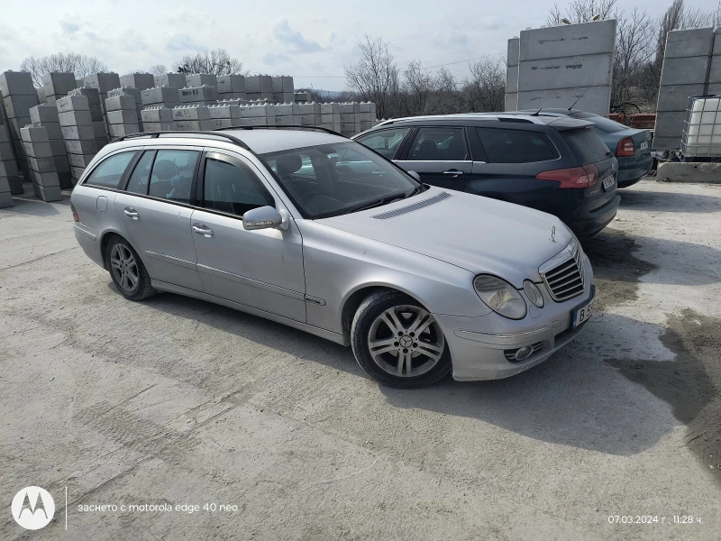 Mercedes-Benz E 220, снимка 1 - Автомобили и джипове - 46700892