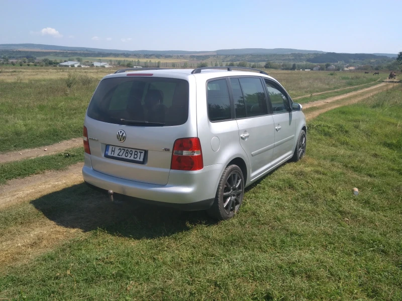 VW Touran, снимка 4 - Автомобили и джипове - 48930640