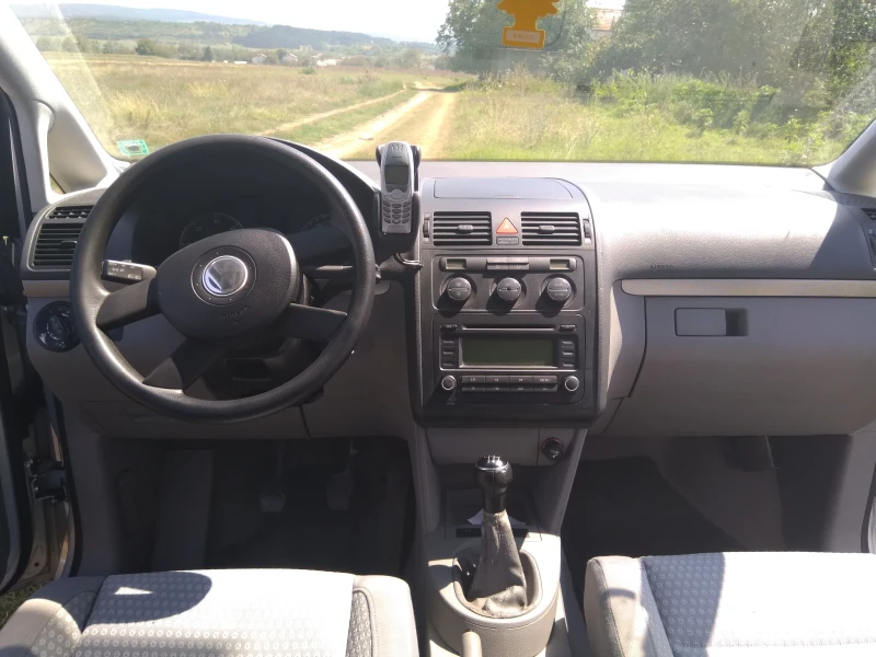 VW Touran, снимка 11 - Автомобили и джипове - 48930640