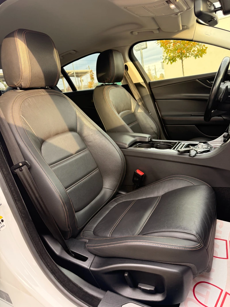 Jaguar XE 2.0D* СЕРВИЗНА ИСТОРИЯ* 163000* , снимка 13 - Автомобили и джипове - 52142646