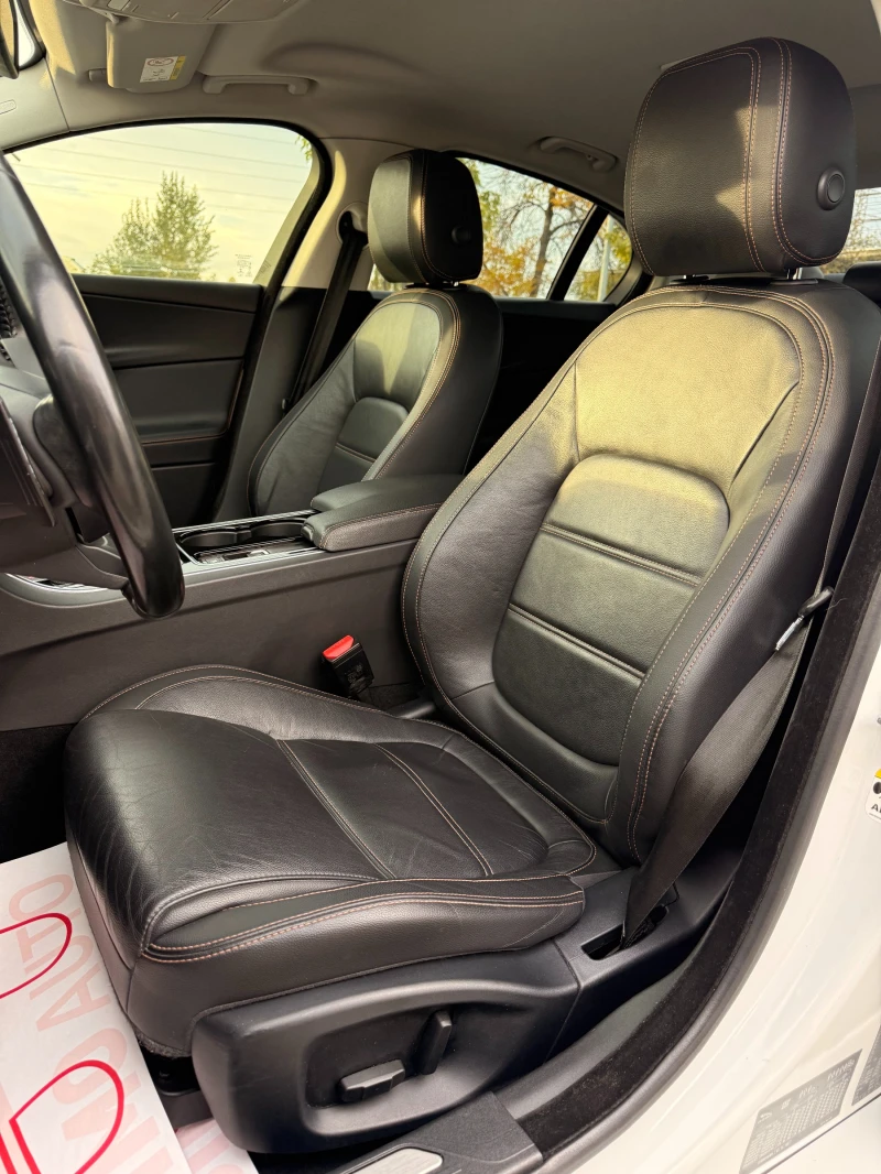 Jaguar XE 2.0D* СЕРВИЗНА ИСТОРИЯ* 163000* , снимка 12 - Автомобили и джипове - 52142646