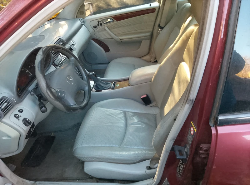 Mercedes-Benz C 240, снимка 8 - Автомобили и джипове - 52659932