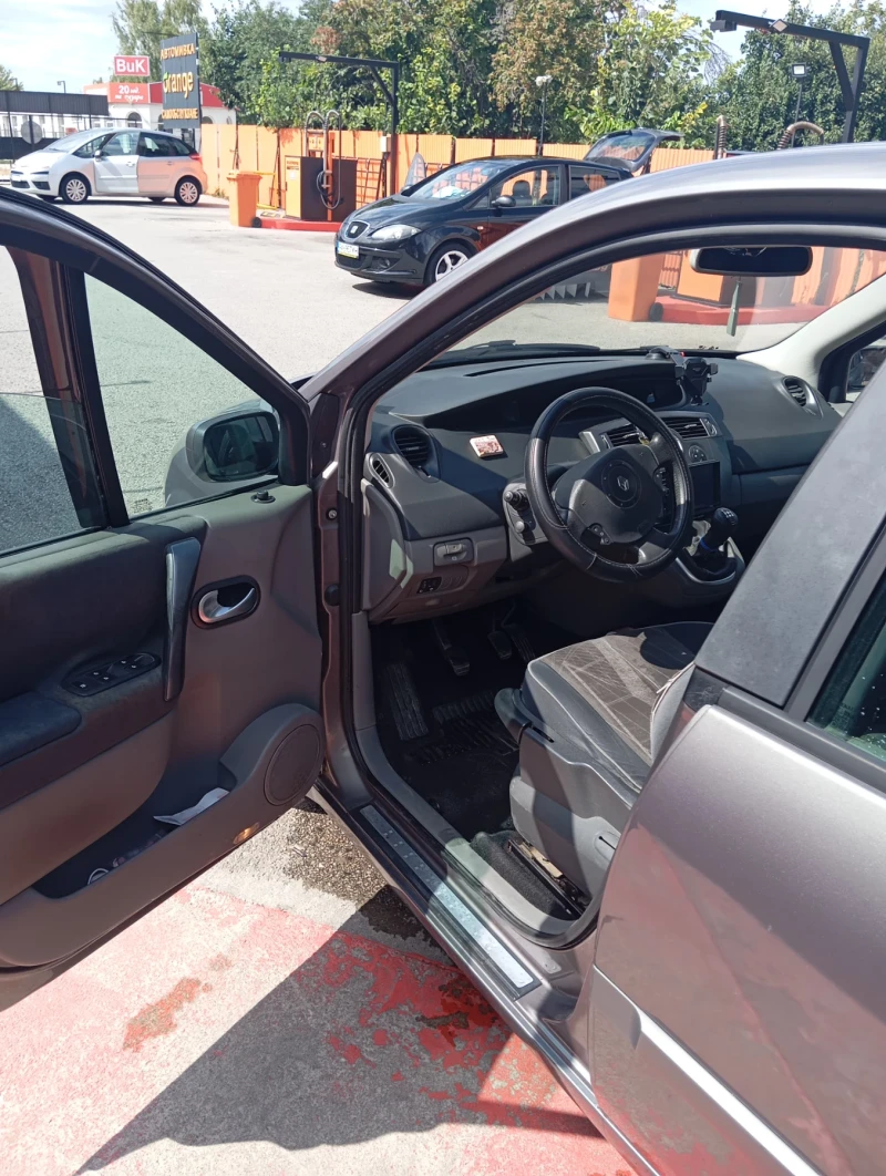Renault Scenic 1.5dci, снимка 12 - Автомобили и джипове - 53142892