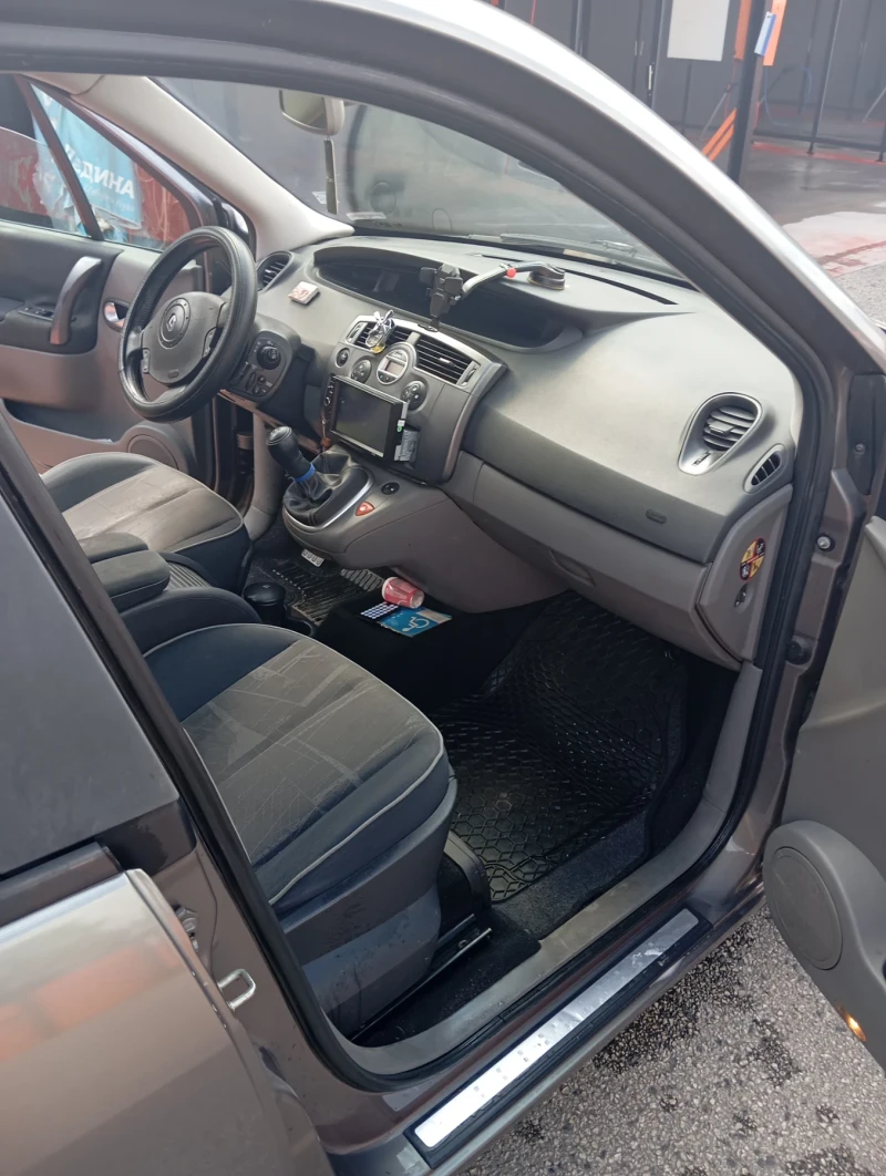 Renault Scenic 1.5dci, снимка 15 - Автомобили и джипове - 53142892