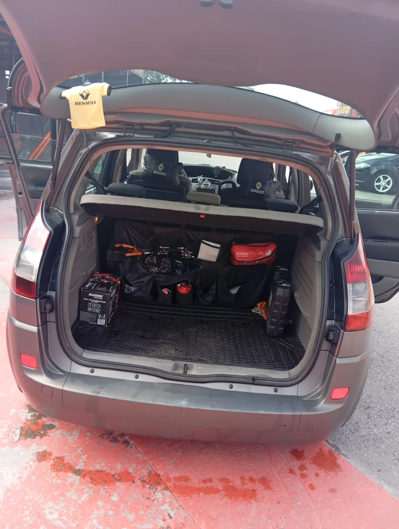 Renault Scenic 1.5dci, снимка 6 - Автомобили и джипове - 53142892