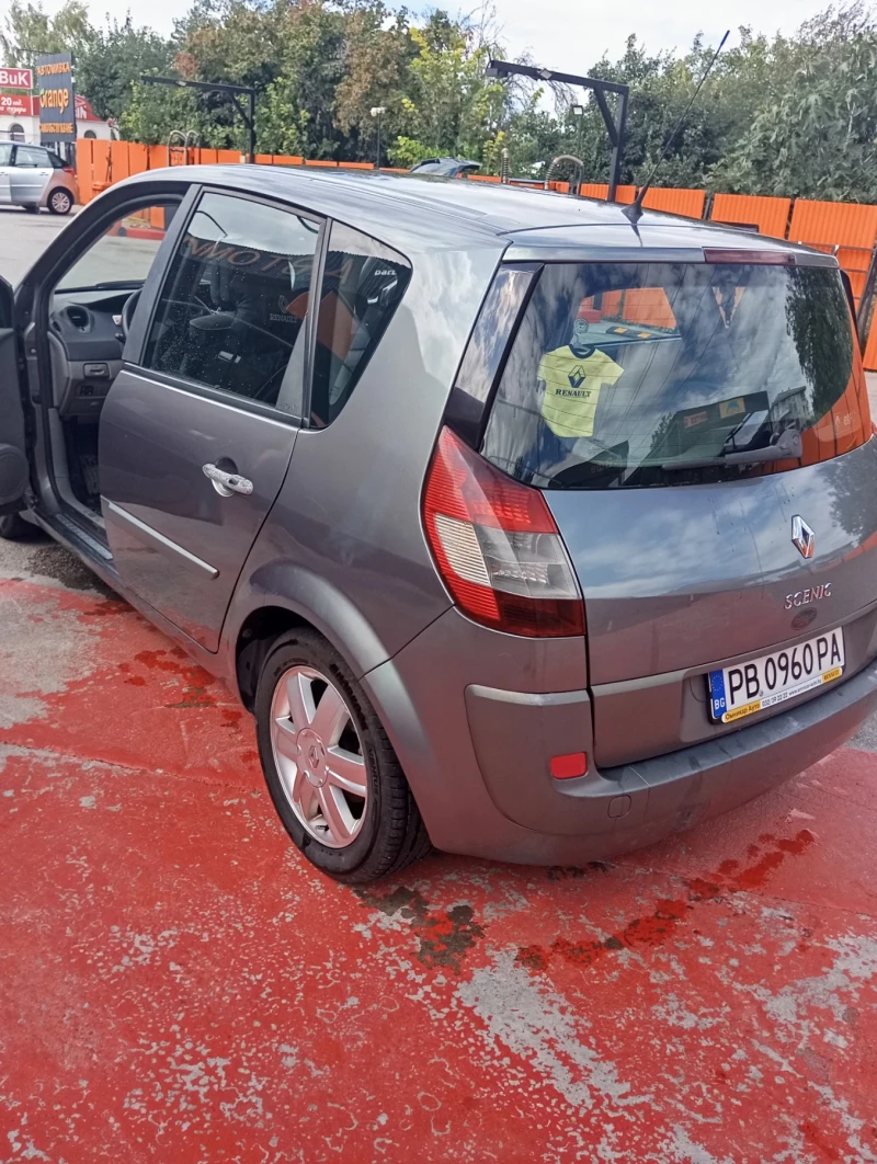 Renault Scenic 1.5dci, снимка 8 - Автомобили и джипове - 53142892