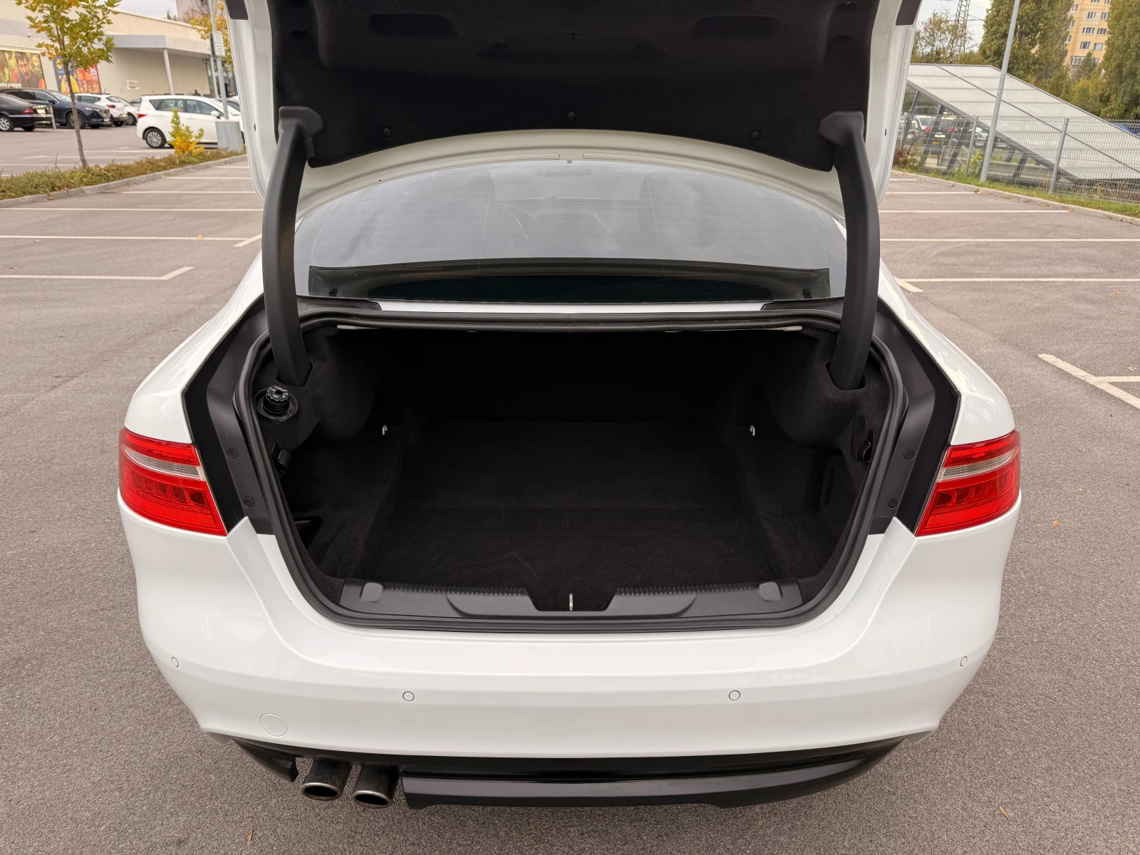 Jaguar XE 2.0D* СЕРВИЗНА ИСТОРИЯ* 163000*  - изображение 7