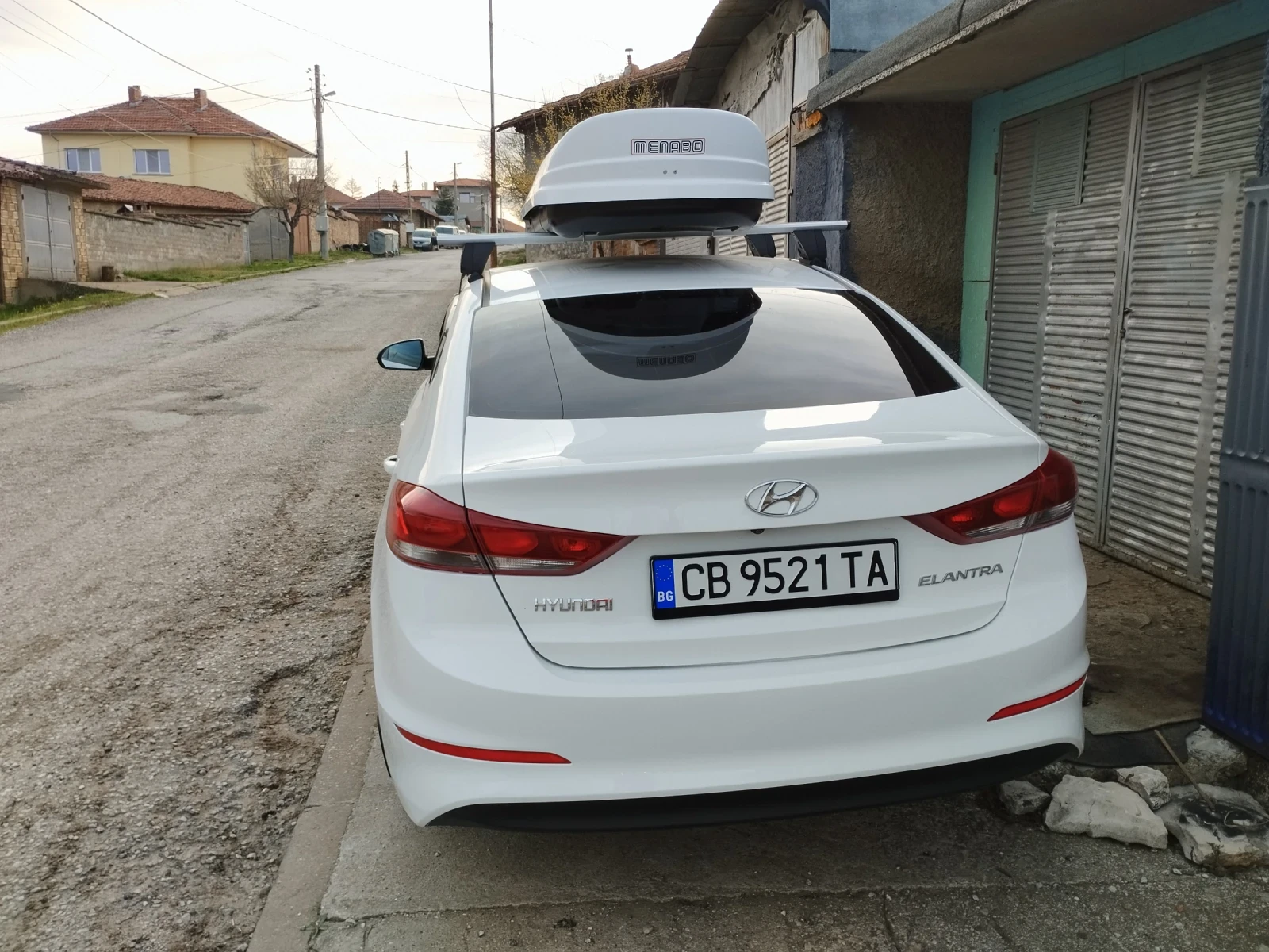 Hyundai Elantra 1, 6 crdi, снимка 3 - Автомобили и джипове - 54183579