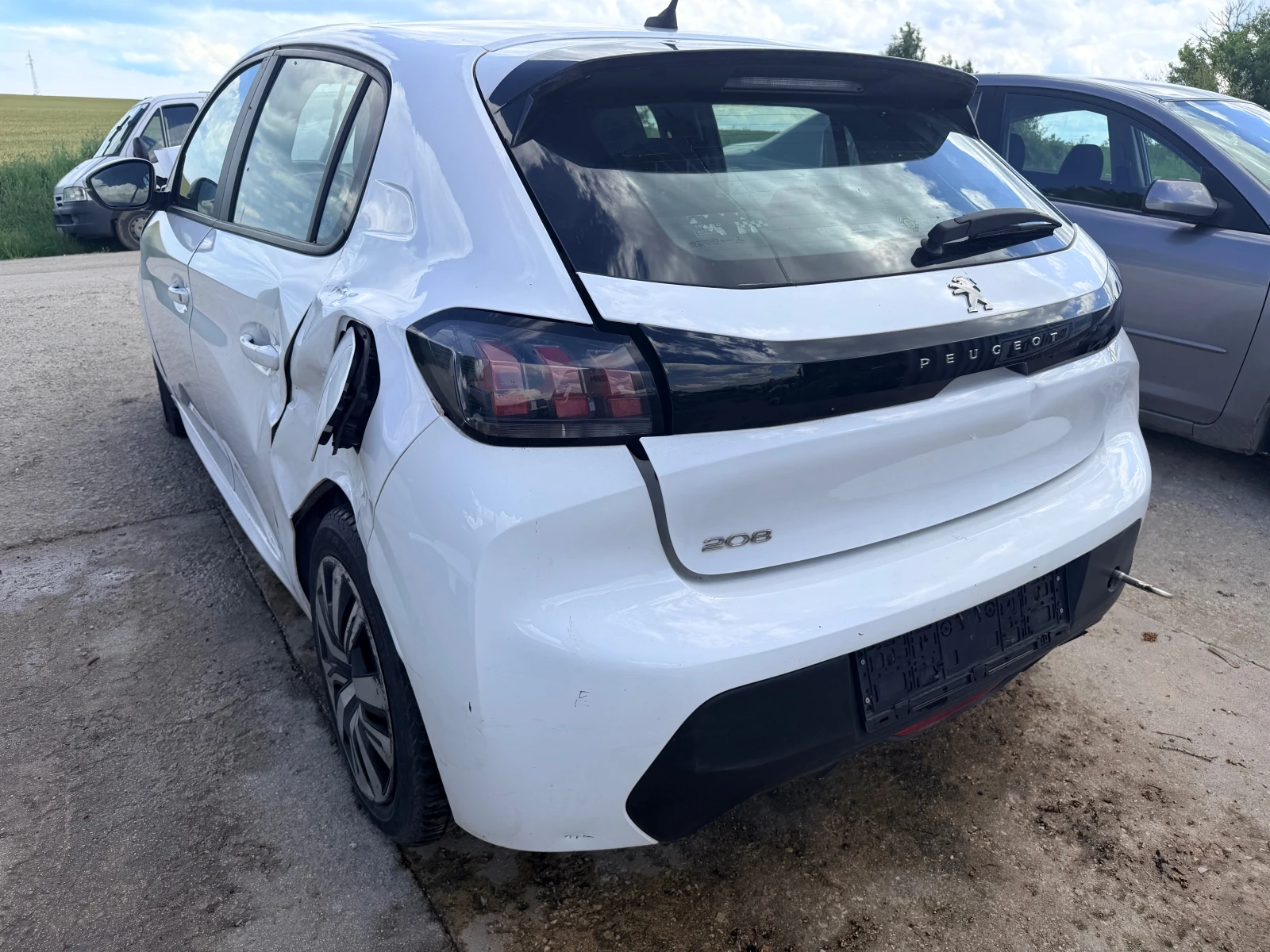 Peugeot 208 1.2 PureTech, снимка 6 - Автомобили и джипове - 55381956
