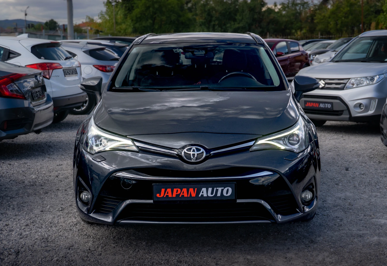 Toyota Avensis 1.8 бензин ТОП! С ГАРАНЦИЯ! , снимка 2 - Автомобили и джипове - 56253571