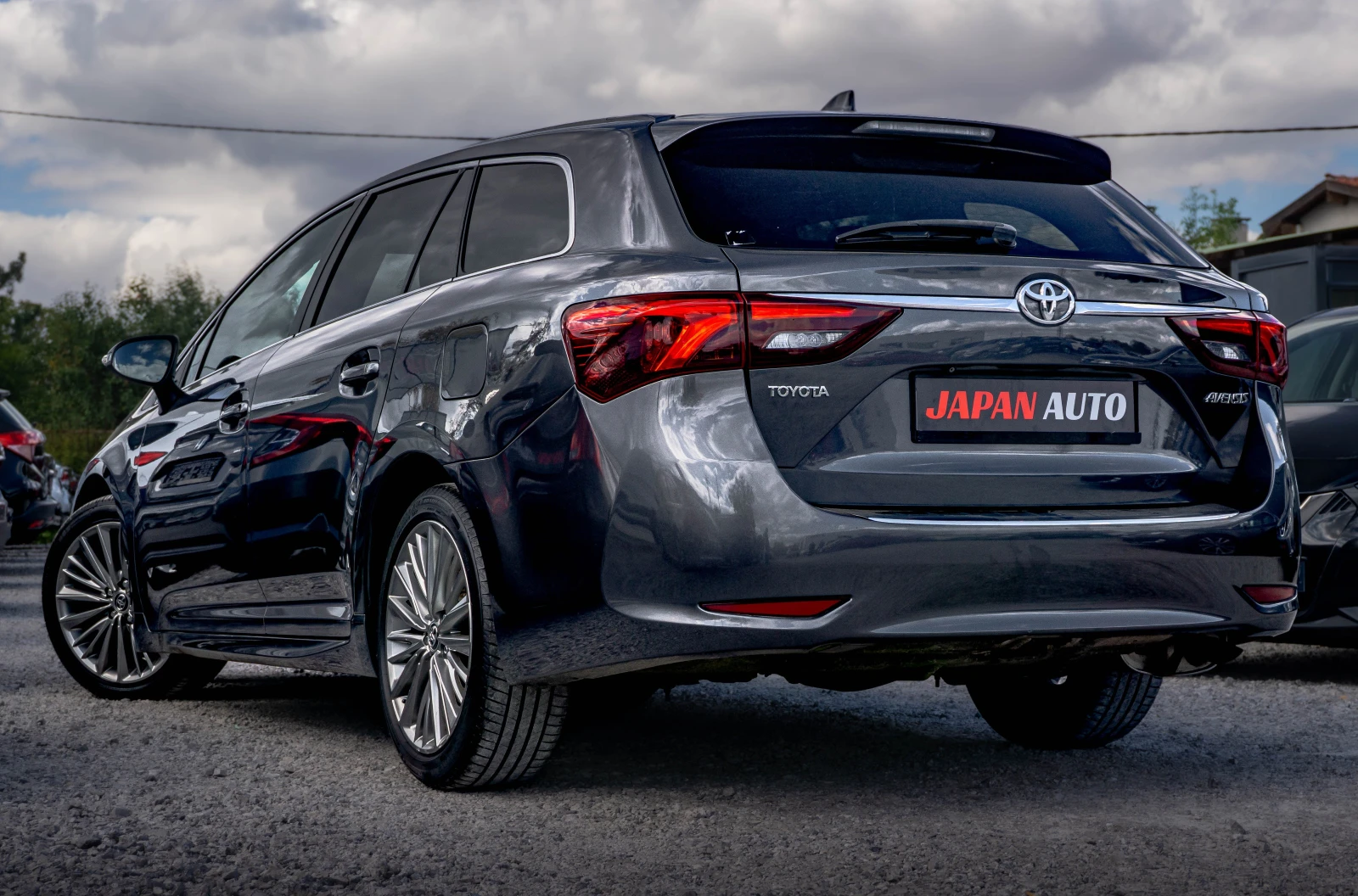 Toyota Avensis 1.8 бензин ТОП! С ГАРАНЦИЯ! , снимка 6 - Автомобили и джипове - 56253571