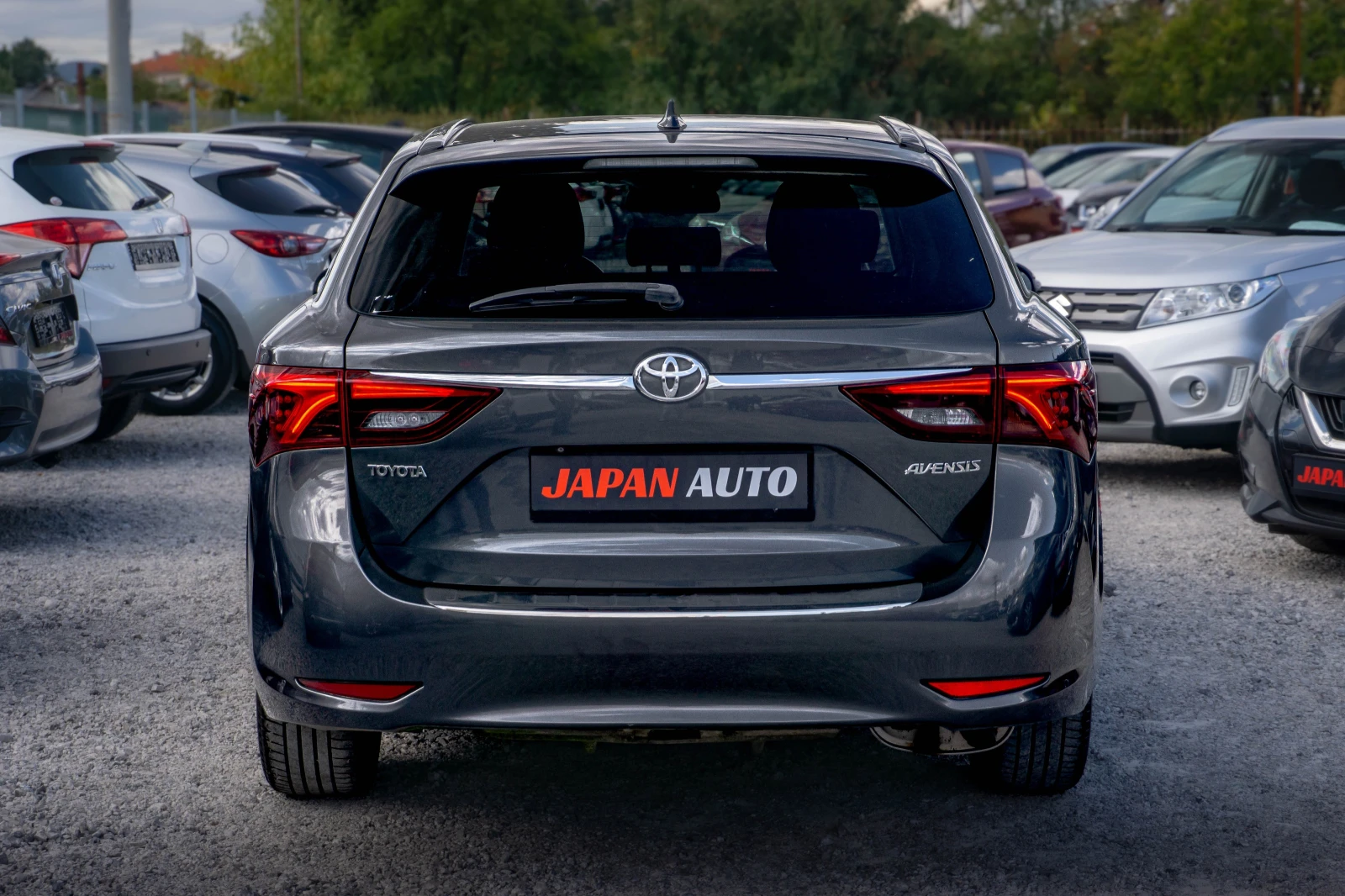 Toyota Avensis 1.8 бензин ТОП! С ГАРАНЦИЯ! , снимка 5 - Автомобили и джипове - 56253571