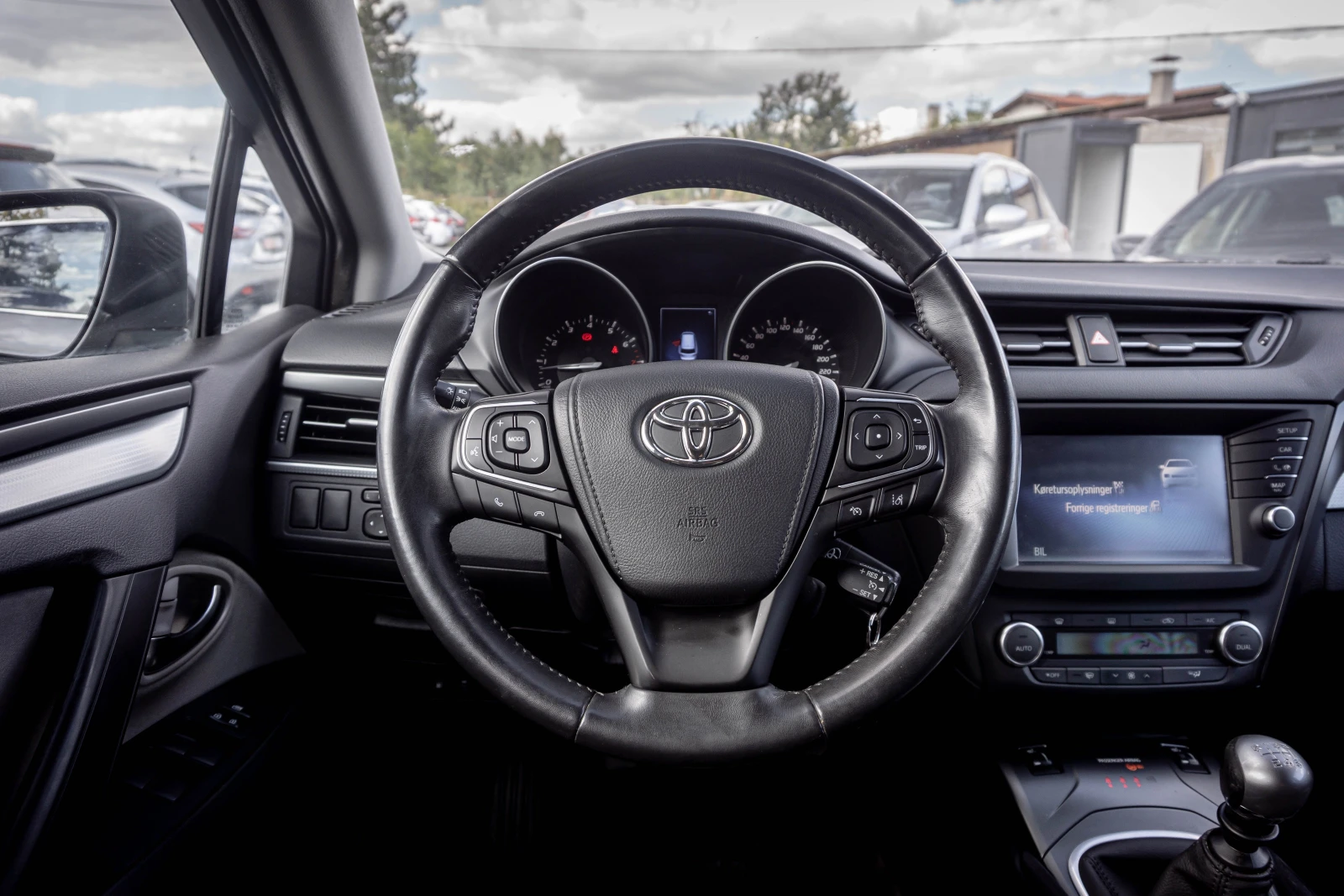 Toyota Avensis 1.8 бензин ТОП! С ГАРАНЦИЯ! , снимка 9 - Автомобили и джипове - 56253571