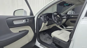 Volvo XC40 B4 Ultra Bright* КОЖА* НАВИ* ПАНО* 360, снимка 9