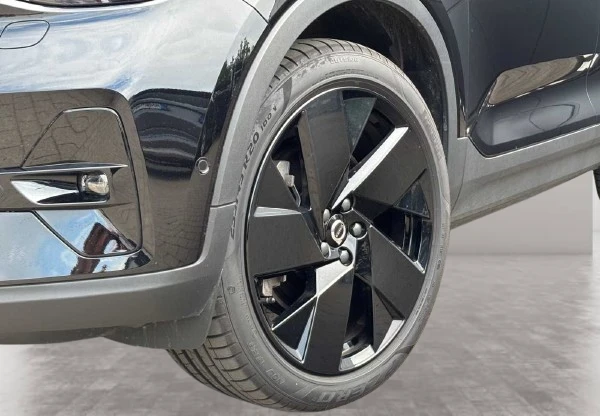 Volvo EX40 = Ultra Black = Heat Pump Гаранция, снимка 3 - Автомобили и джипове - 55099577