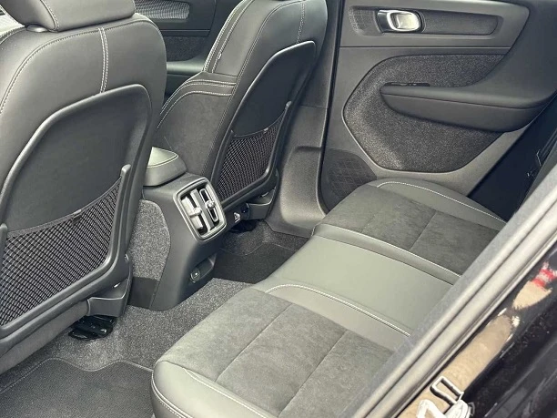 Volvo EX40 = Ultra Black = Heat Pump Гаранция, снимка 11 - Автомобили и джипове - 55099577