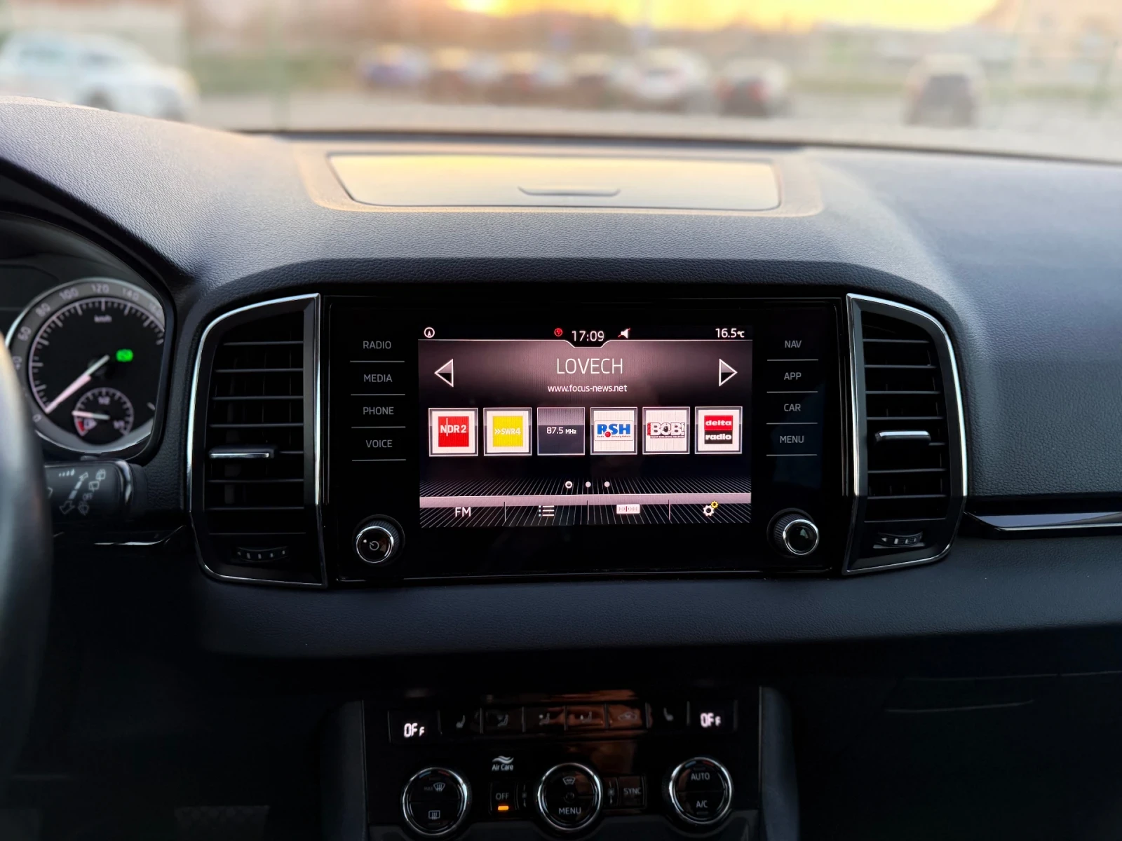 Skoda Karoq 2.0TDI Led* 4x4 DSG, снимка 15 - Автомобили и джипове - 53817436