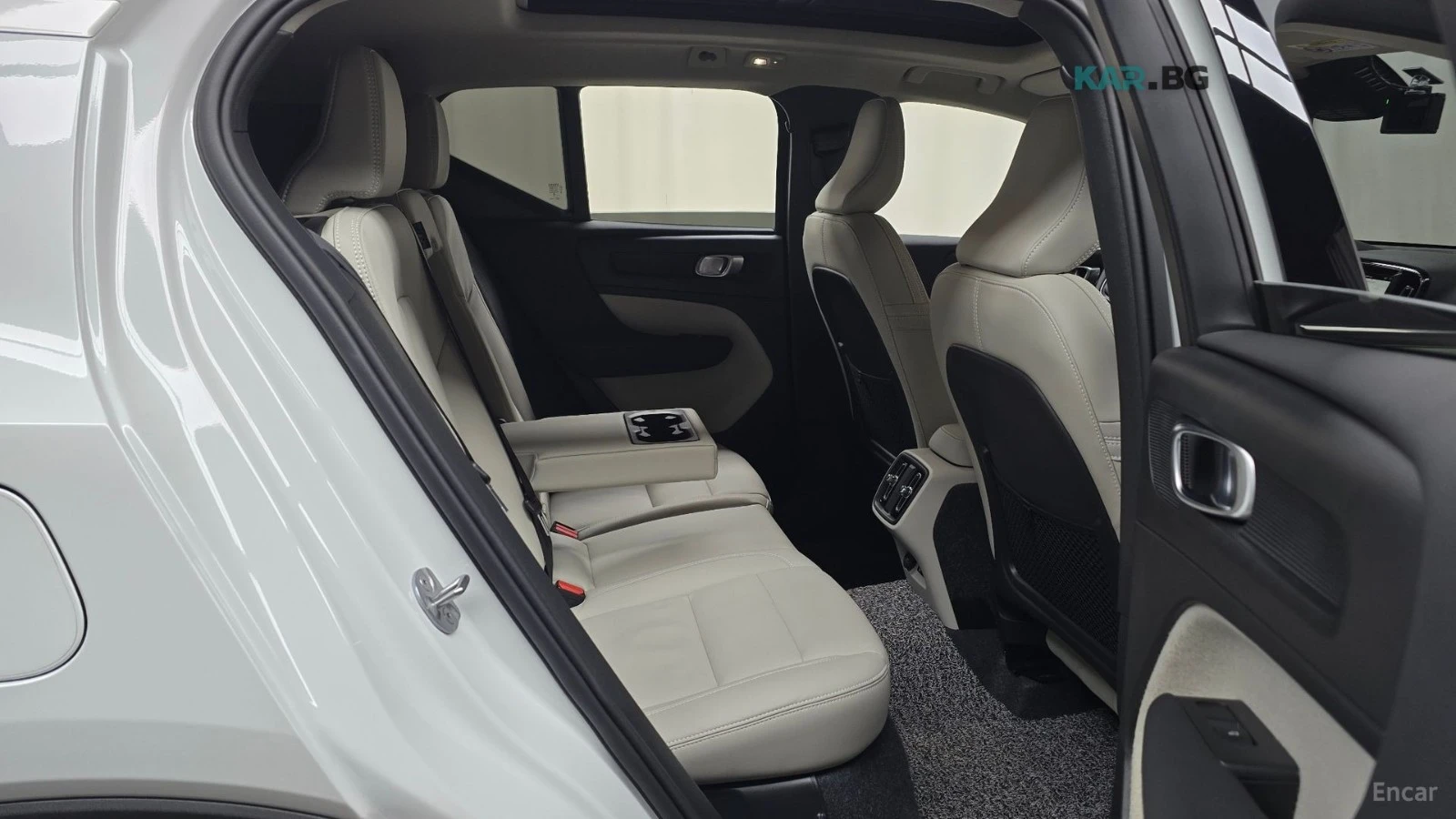 Volvo XC40 B4 Ultra Bright* КОЖА* НАВИ* ПАНО* 360, снимка 10 - Автомобили и джипове - 55264774
